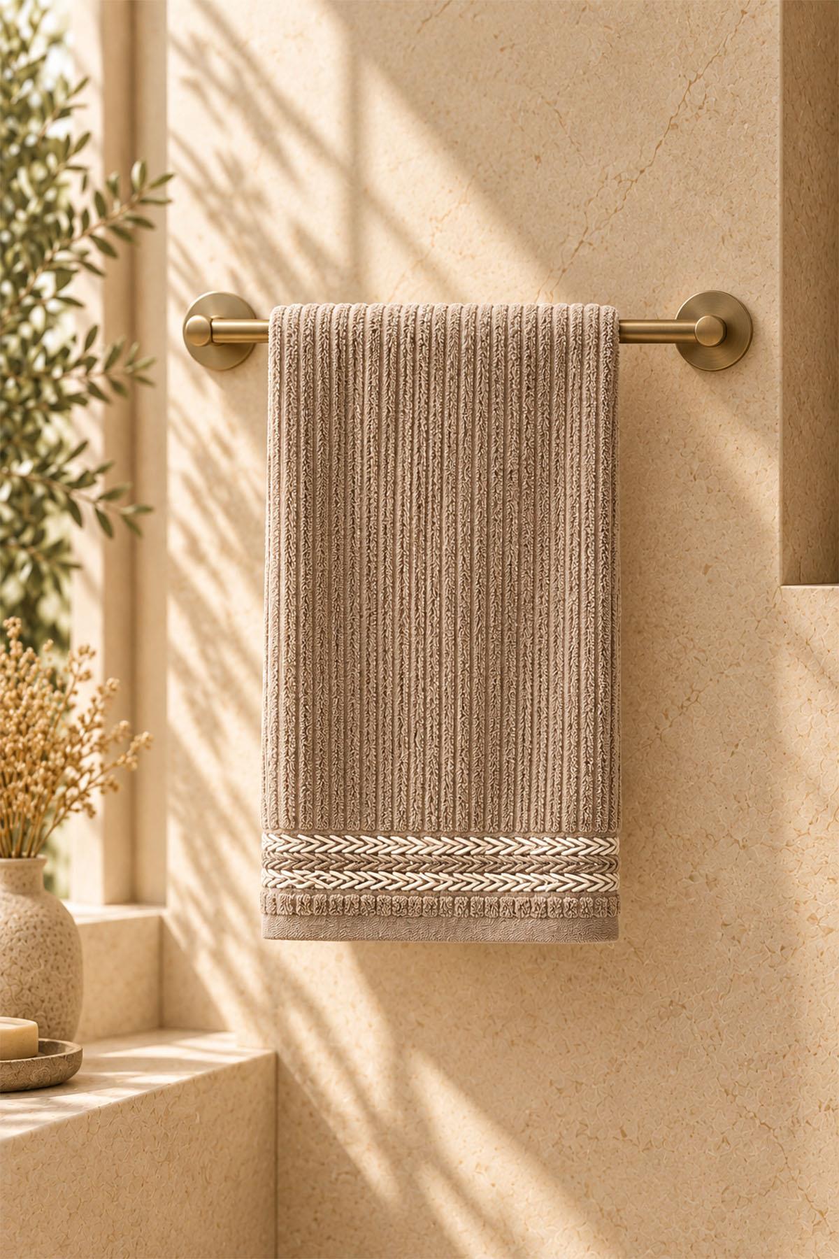 Velora Çizgili ve Nakışlı Banyo Havlusu (90 x 150 cm)
