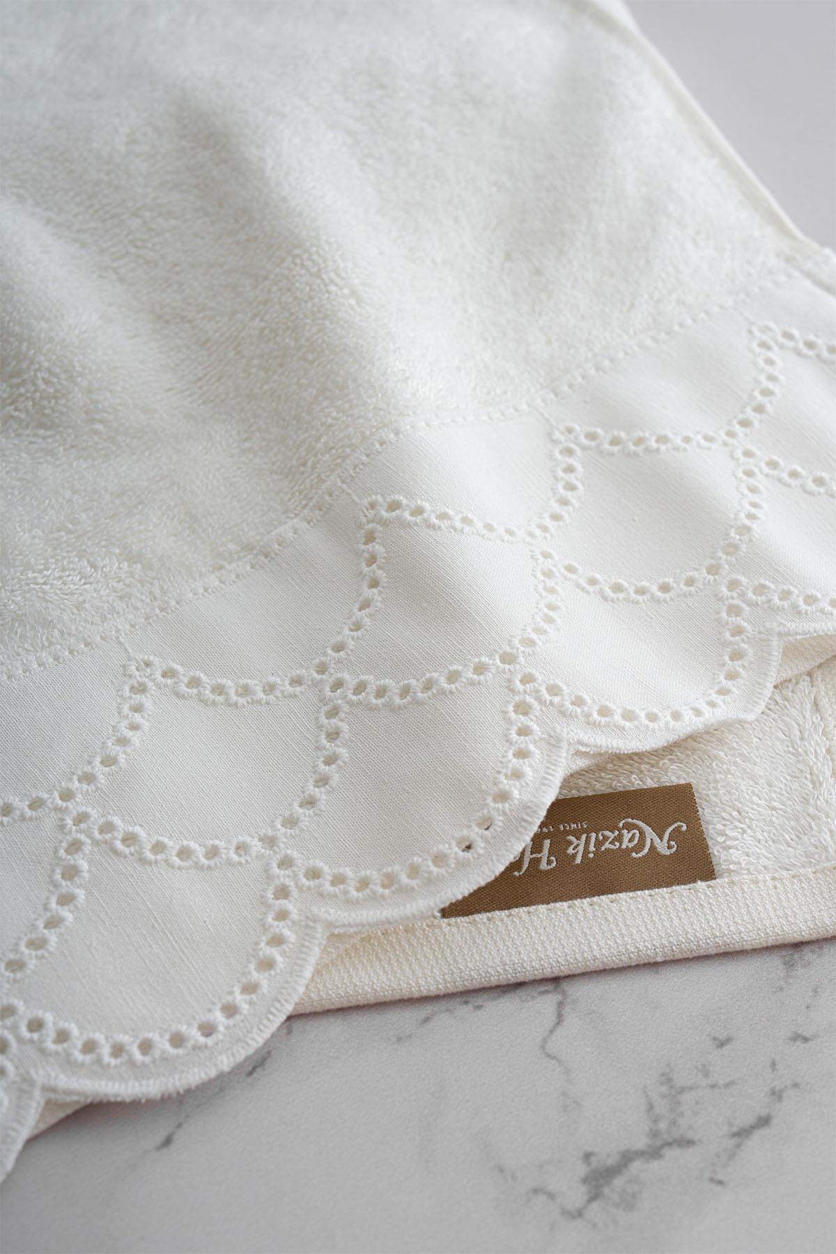 Verona İşlemeli Yüz Havlusu (50 x 90 cm)