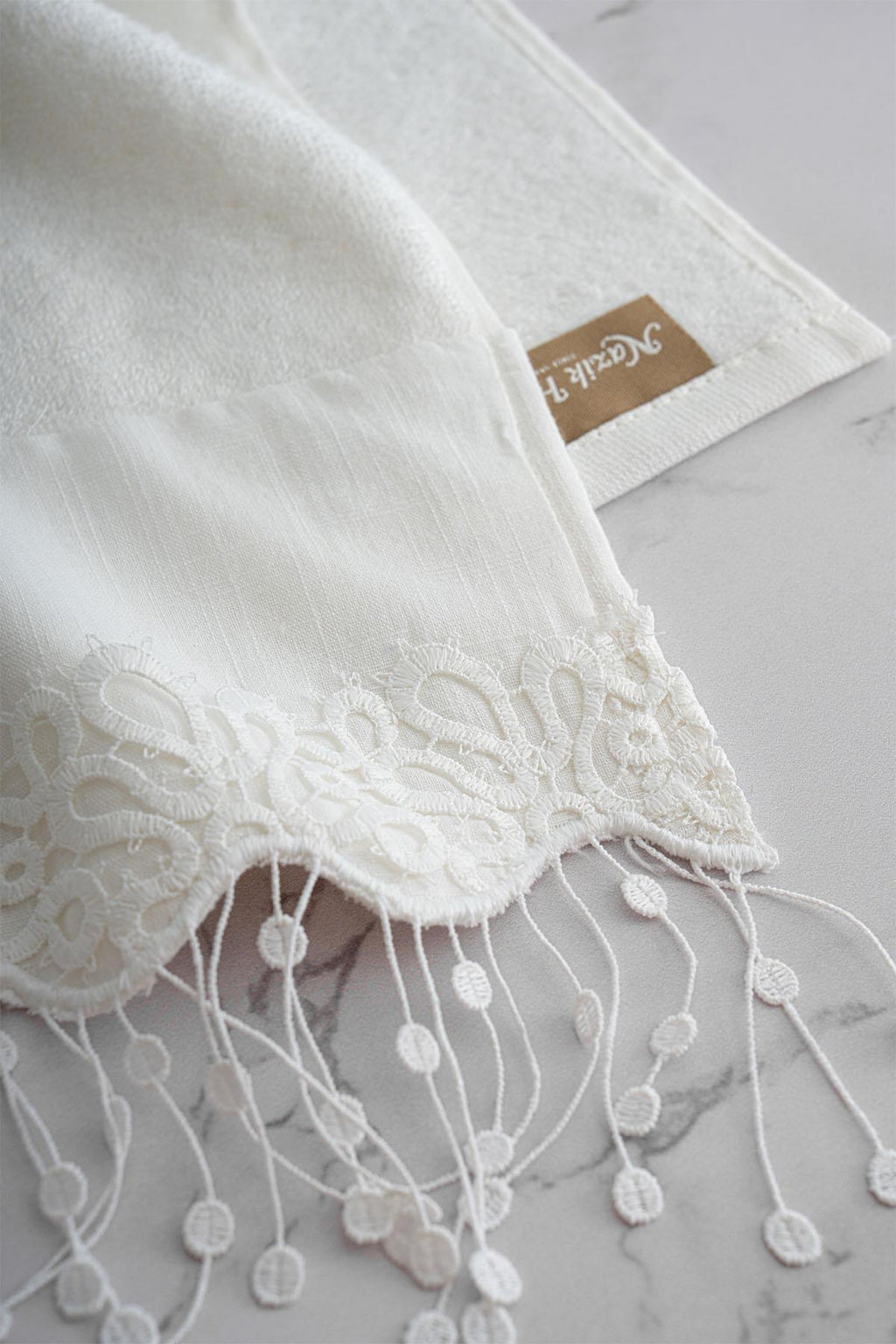 Viral Saçaklı Nakışlı El Havlusu (30 x 50 cm)