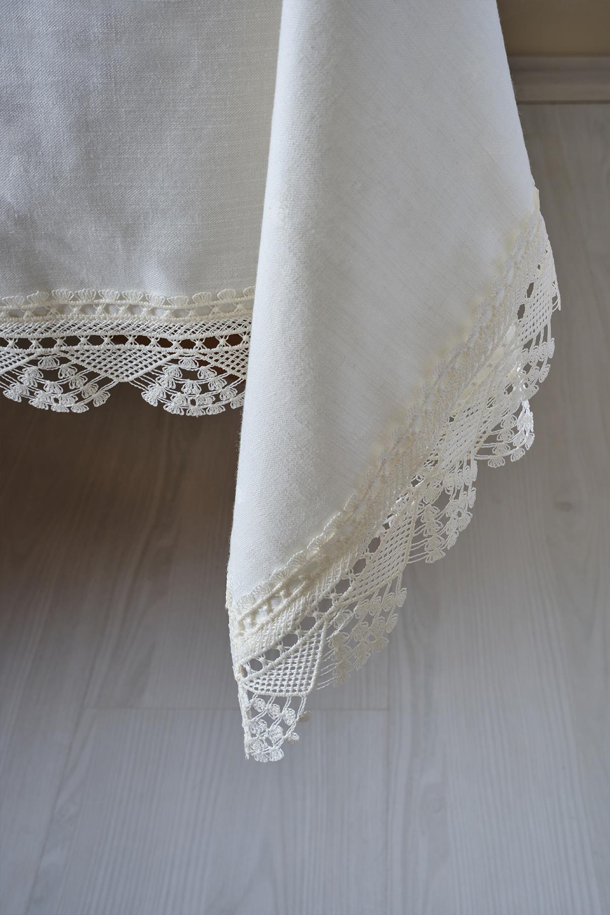 Zarif Dantelli Leke Tutmaz Masa Örtüsü (160 x 260 cm) - Nazik Home - Yuvama Değer!