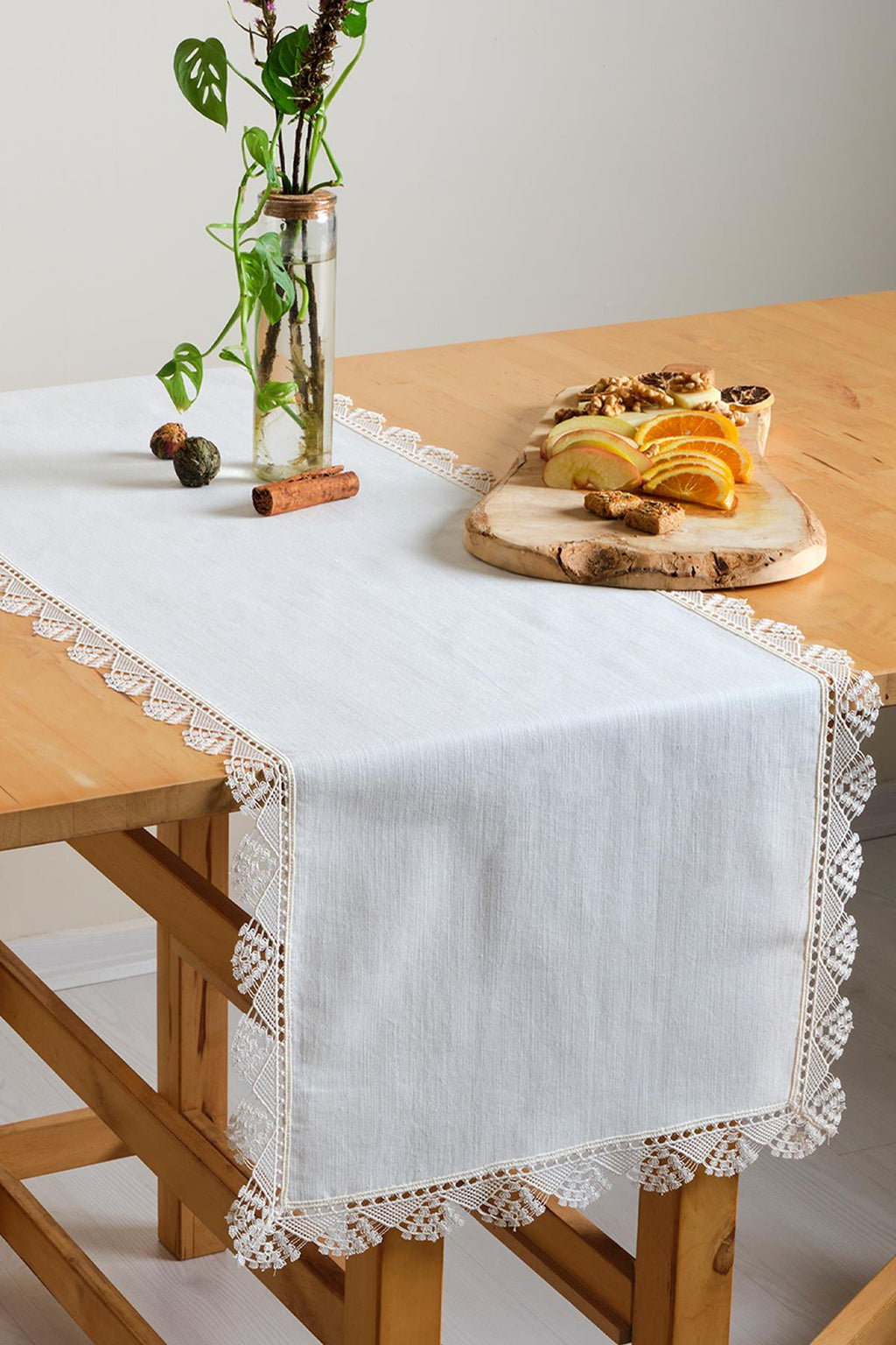 Zarif Dantelli Runner (40 x 140 cm) - Nazik Home - Yuvama Değer!