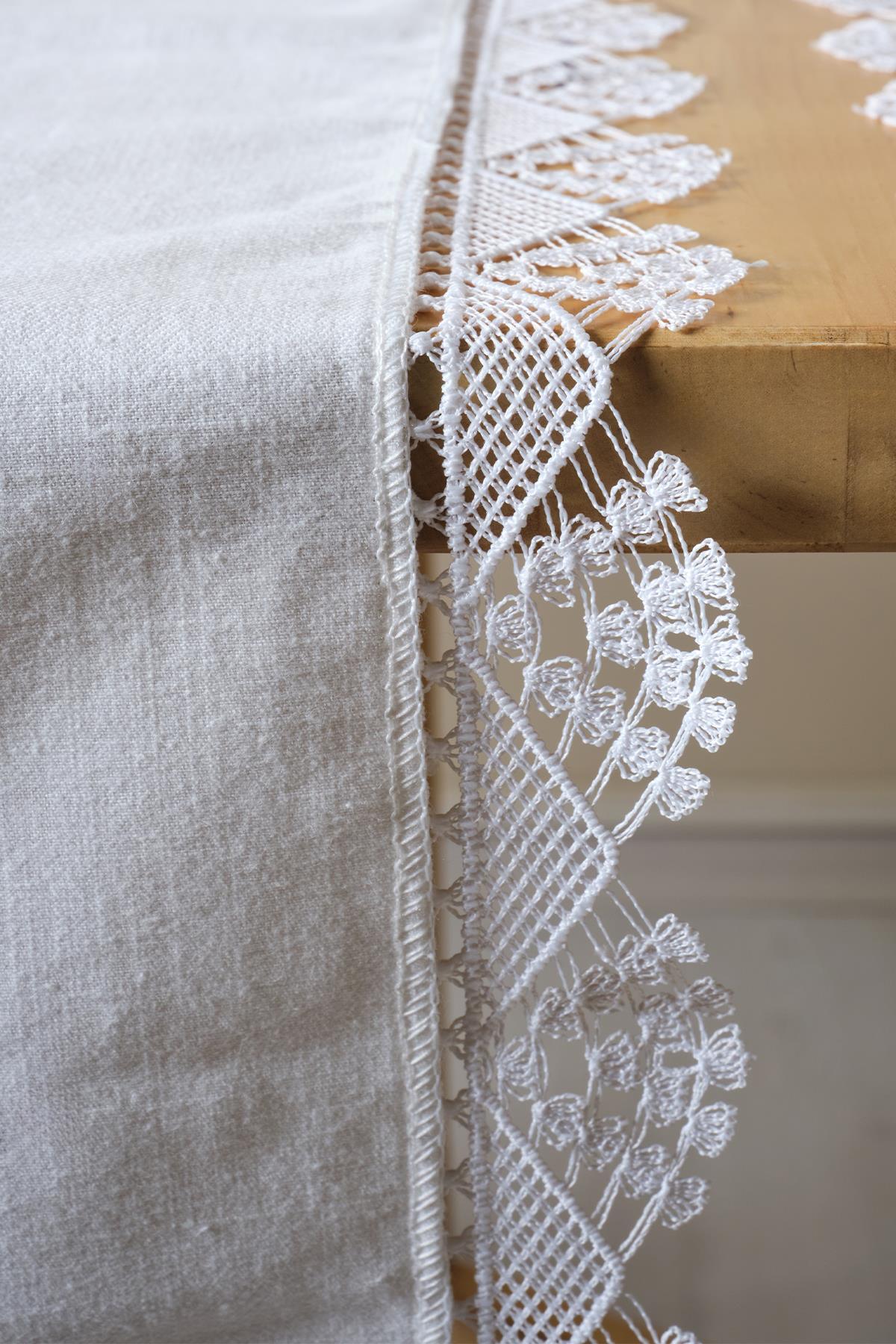 Zarif Dantelli Runner (40 x 140 cm) - Nazik Home - Yuvama Değer!