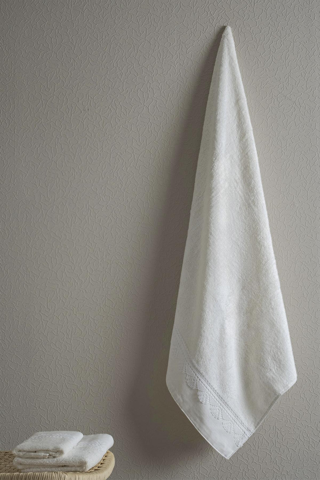 Zarif Dantelli Banyo Havlusu (90 x 150 cm) - Nazik Home - Yuvama Değer!